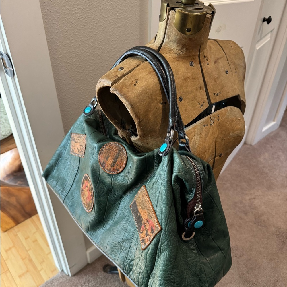 Gabs Forrest Green Italian Leather Shoulder Purse with Travel Luggage Patches. - Picture 3 of 10